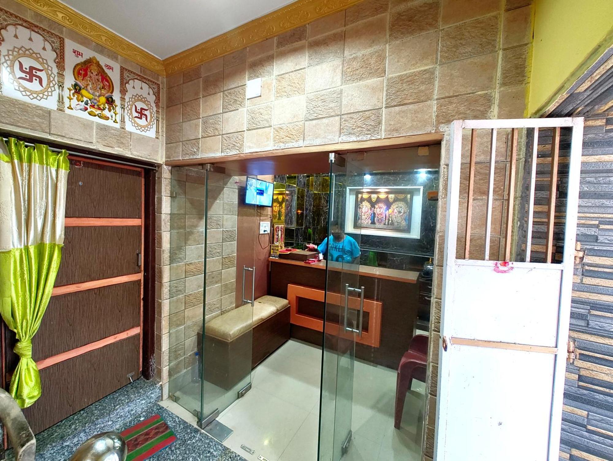 Goroomgo Sahoo Palace Puri - Prime Location Near Sea Beach - Excellent Service With Parking Facilities Esterno foto