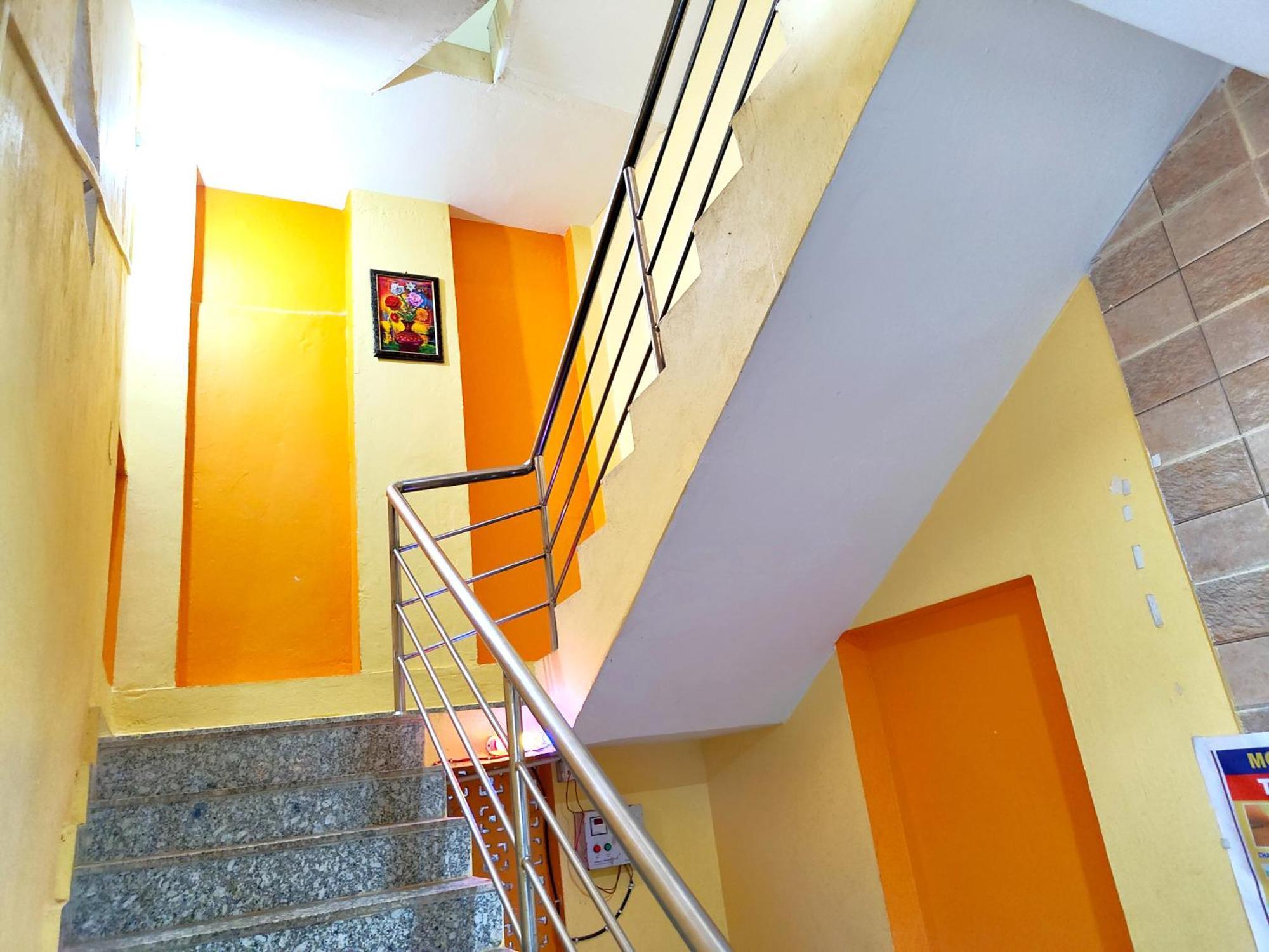 Goroomgo Sahoo Palace Puri - Prime Location Near Sea Beach - Excellent Service With Parking Facilities Esterno foto